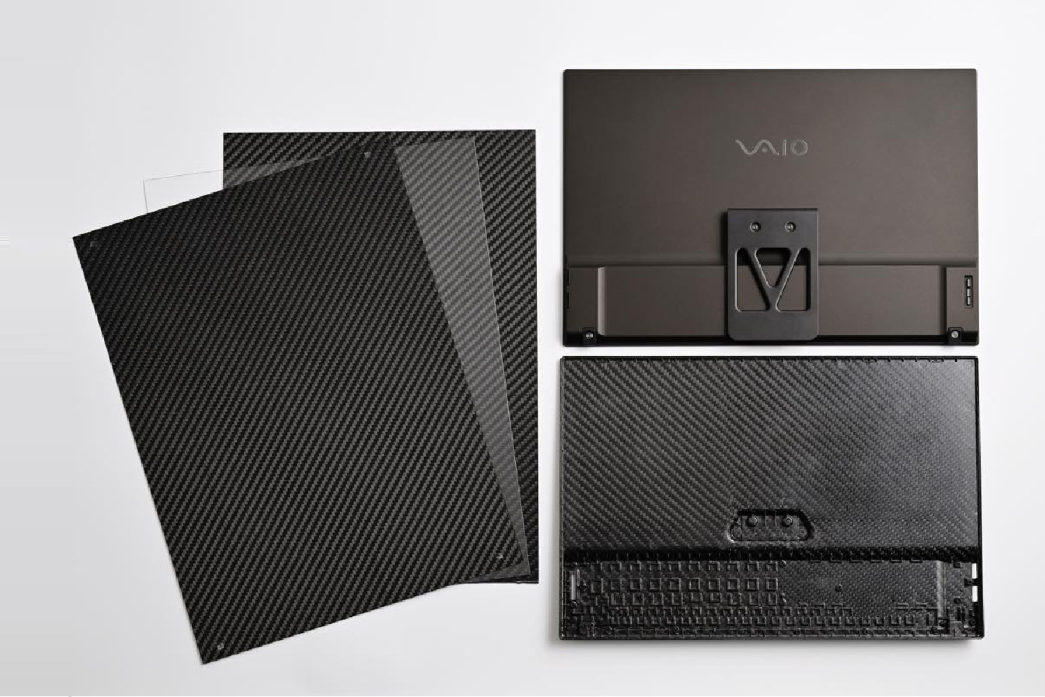 VAIOのカーボン製造技術を凝縮して生まれた「VAIO Vision+™ 14P」の本体背面パネル