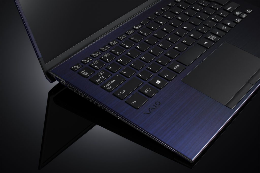 10/27更新】フラッグシップモバイルPC「VAIO Z」の「勝色特別仕様」を 