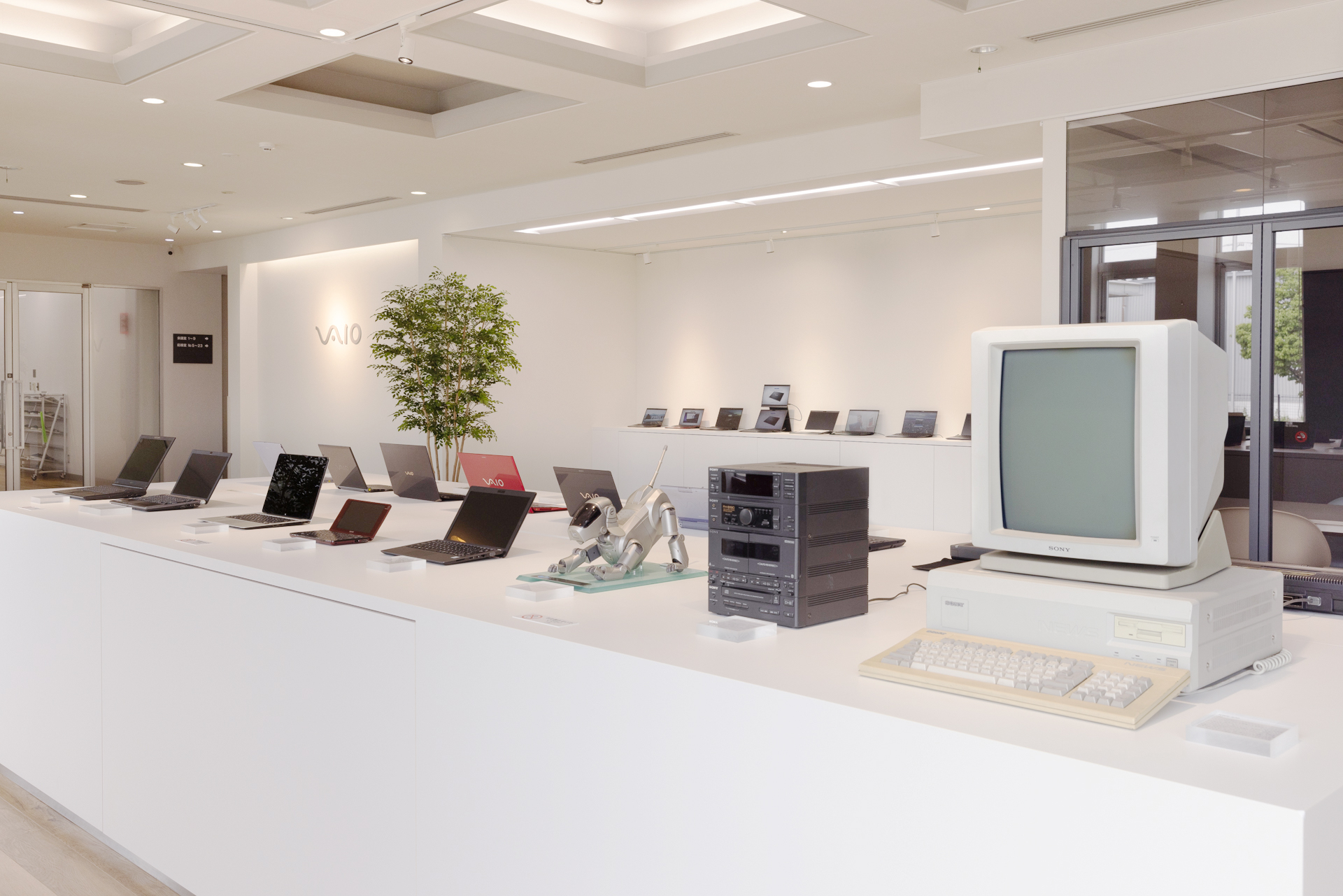 VAIO Museumの製品展示の様子